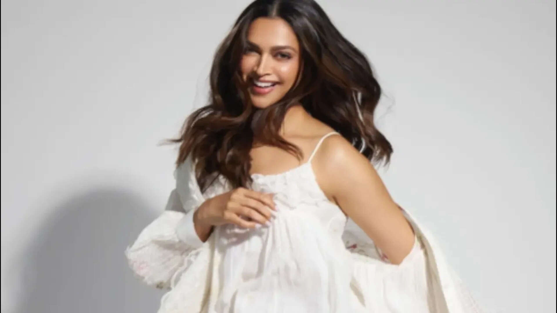 Deepika Padukone debuts baby bump on 'King' sets - PICS