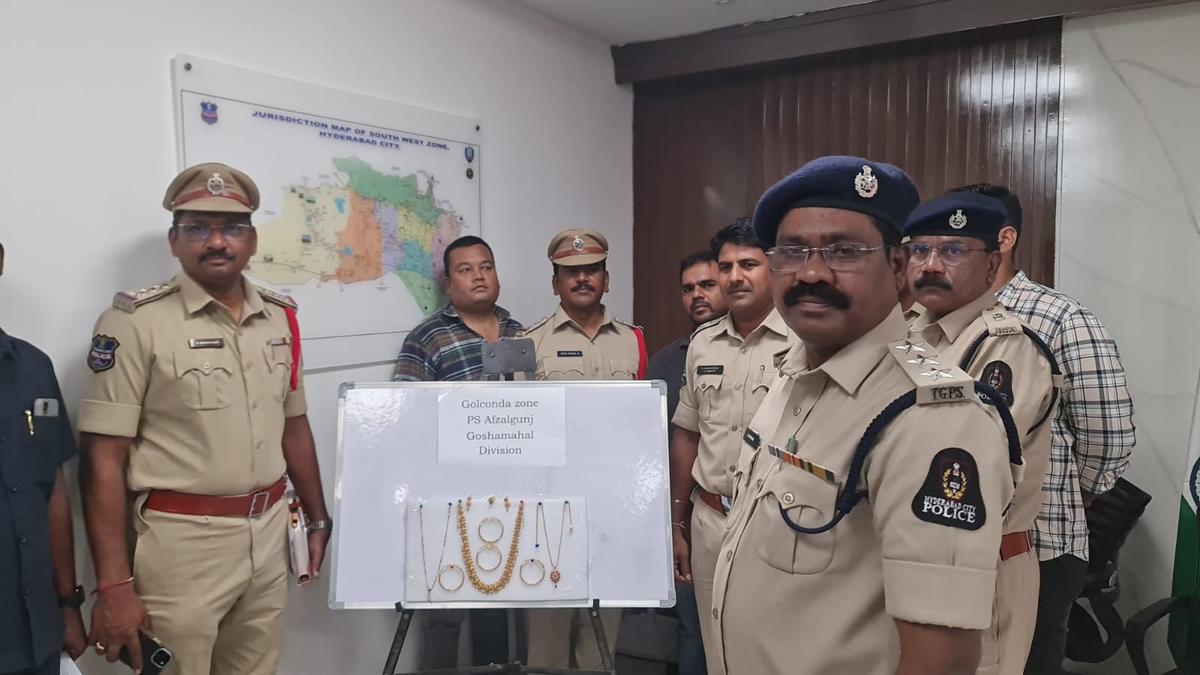 Man arrested in Hyderabad for stealing gold ornaments from sleeping passenger on private bus