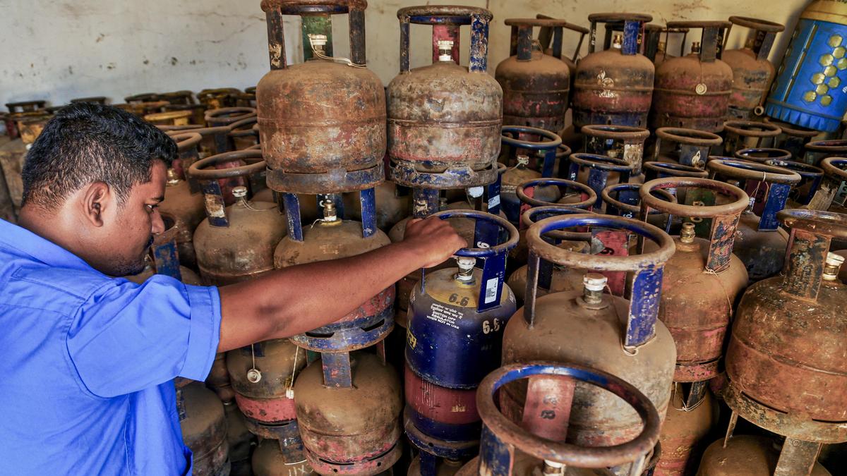 India's LPG consumption slides 16% in April amid West Asia conflict